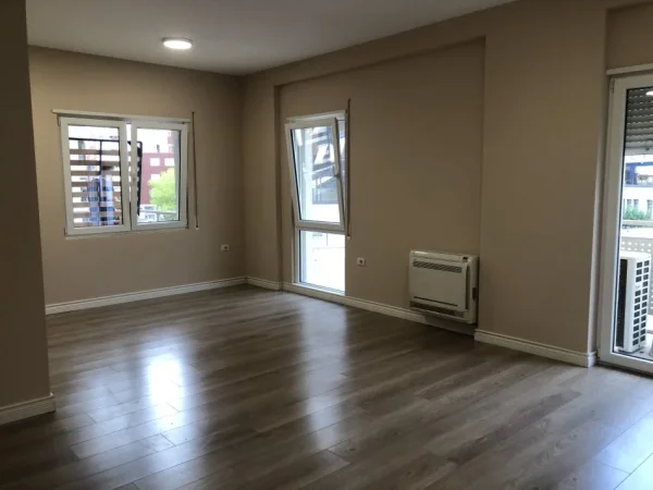 Tirane, jepet me qera zyre Kati 2, 97 m² 850 € (Rruga e Kosovarëve)