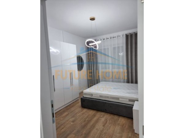 Tirane, jepet me qera apartament 1+1+Aneks Kati 4, 60 m² 700 € (Komuna e Parisit)