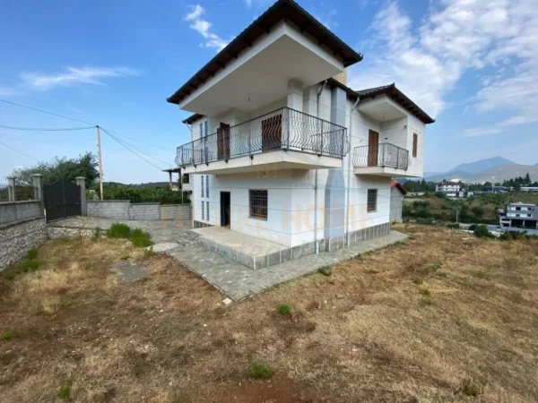 Tirane, shitet Vile 2 Katshe Kati 2, 251 m² 270.000 € (Tufine)