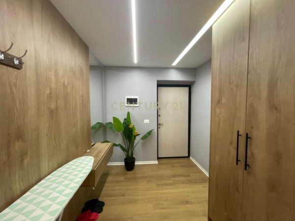 Tirane, jepet me qera apartament 1+1 Kati 1, 59 m² 800 € (rruga e kosovarve)