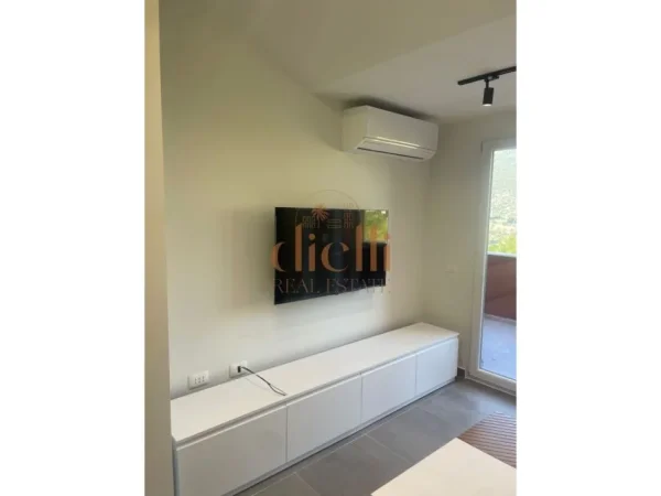 Tirane, jepet me qera apartament 1+1+Ballkon Kati 5, 500 € (Dajt prane Restorant 2 Luanet)