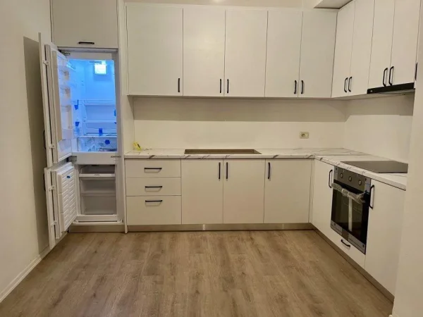 Tirane, jepet me qera apartament 1+1+Aneks+Ballkon Kati 8, 85 m² 400 € (ASTIR)