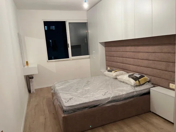 Tirane, jepet me qera apartament 1+1+Aneks+Ballkon Kati 8, 85 m² 400 € (ASTIR)