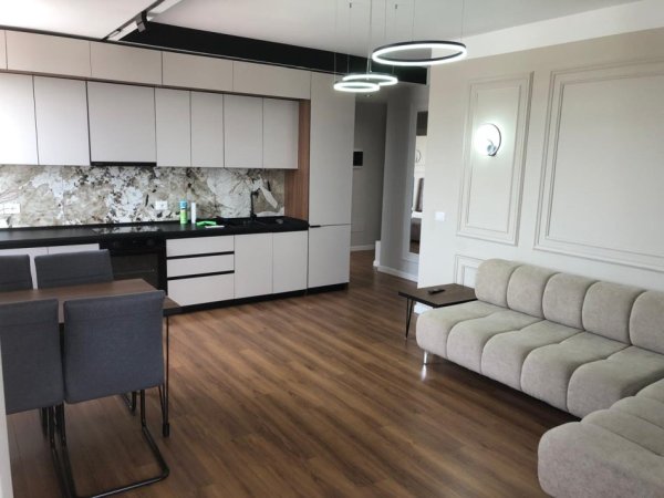 Tirane, jepet me qera apartament 2+1+Ballkon Kati 8, 100 m² 800 € (RRUGA E KAVAJES)