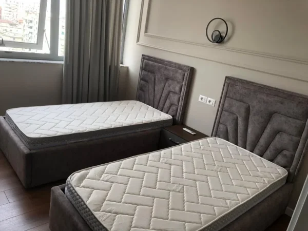 Tirane, jepet me qera apartament 2+1+Ballkon Kati 8, 100 m² 800 € (RRUGA E KAVAJES)