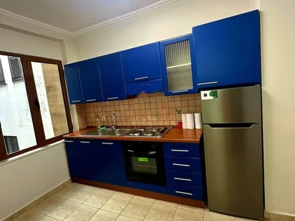 Tirane, jepet me qera ambjent biznesi Kati 6, 80 m² 850 € (Bar Xixa, Ish Blloku)