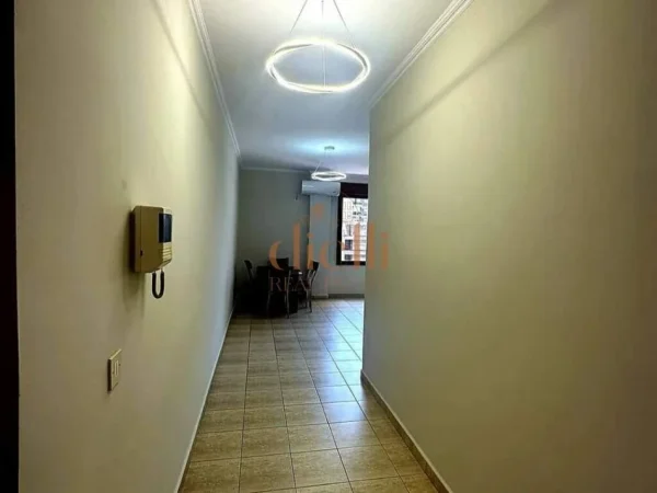 Tirane, jepet me qera ambjent biznesi Kati 6, 80 m² 850 € (Bar Xixa, Ish Blloku)