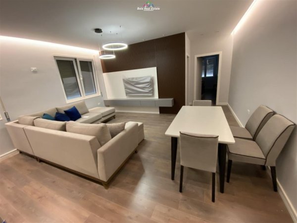 Tirane, jepet me qera apartament 2+1 Kati 5, 98 m² 700 € (liqeni i thate)