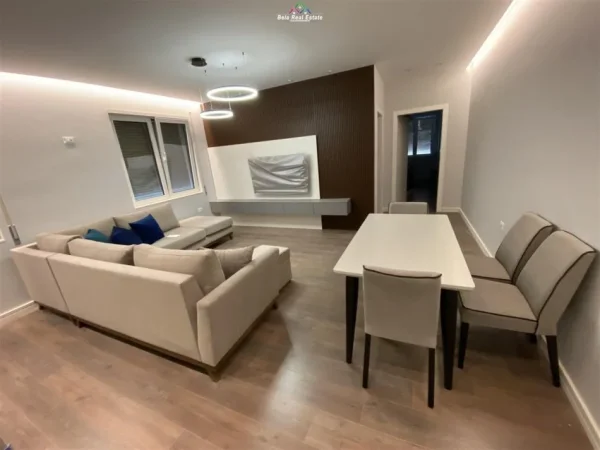 Tirane, jepet me qera apartament 2+1 Kati 5, 100 m² 800 € (liqeni i thate)