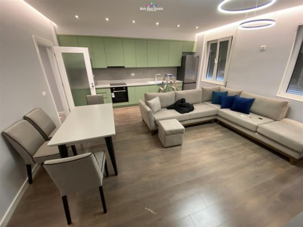 Tirane, jepet me qera apartament 2+1 Kati 5, 98 m² 700 € (liqeni i thate)