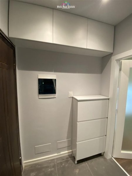 Tirane, jepet me qera apartament 2+1 Kati 5, 98 m² 700 € (liqeni i thate)
