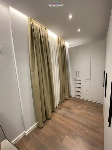 Tirane, jepet me qera apartament 2+1 Kati 5, 98 m² 700 € (liqeni i thate)