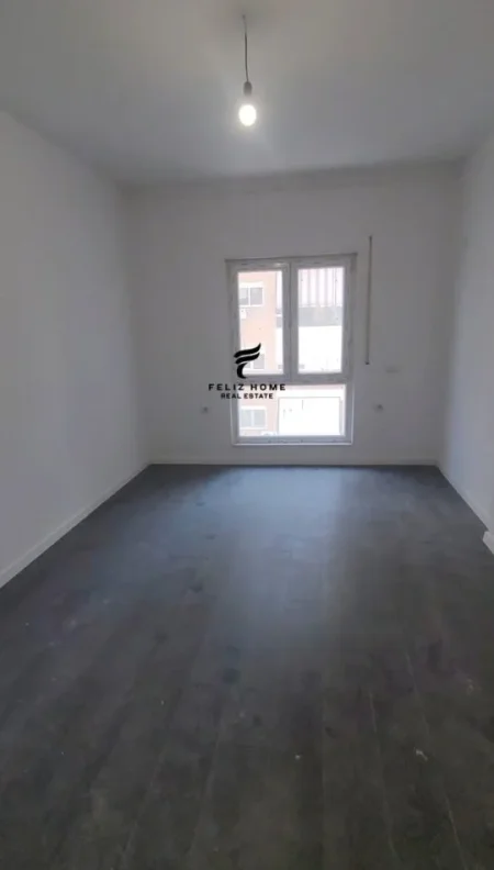 Tirane, shitet apartament 2+1+Ballkon Kati 4, 109 m² 257.000 € (RRUGA E BARRIKADAVE)