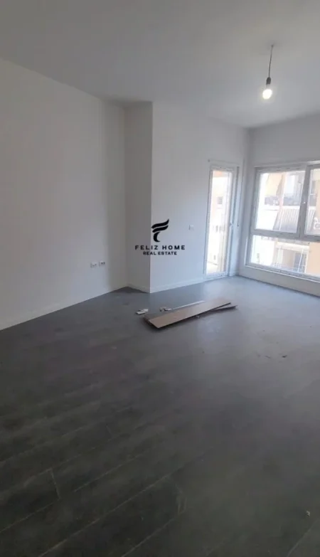 Tirane, shitet apartament 2+1+Ballkon Kati 4, 109 m² 257.000 € (RRUGA E BARRIKADAVE)