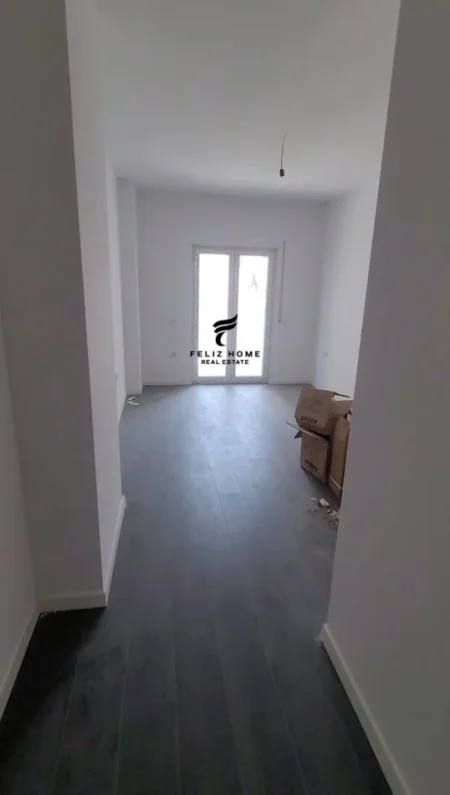 Tirane, shitet apartament 2+1+Ballkon Kati 4, 109 m² 257.000 € (RRUGA E BARRIKADAVE)