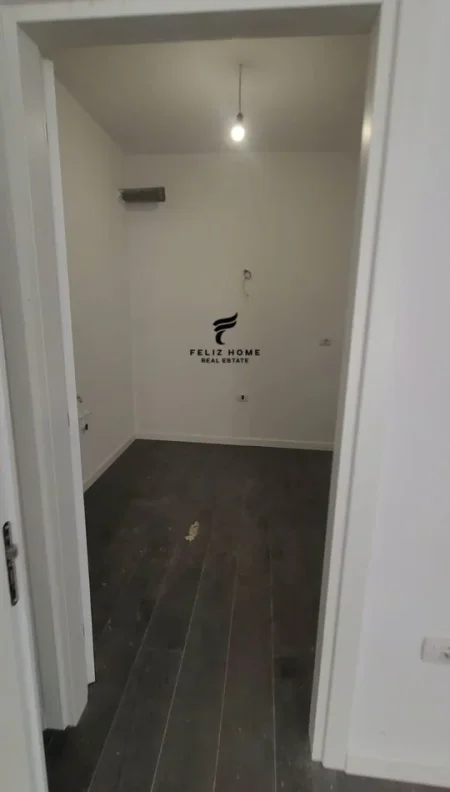 Tirane, shitet apartament 2+1+Ballkon Kati 4, 109 m² 257.000 € (RRUGA E BARRIKADAVE)