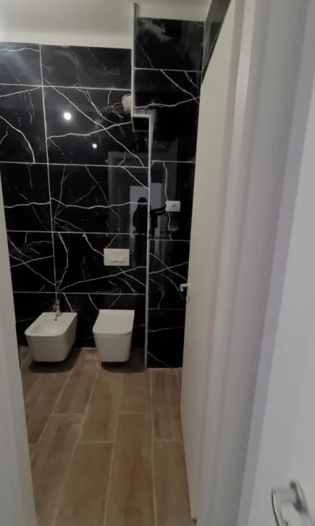 Tirane, shitet apartament 2+1+Ballkon Kati 4, 109 m² 257.000 € (RRUGA E BARRIKADAVE)