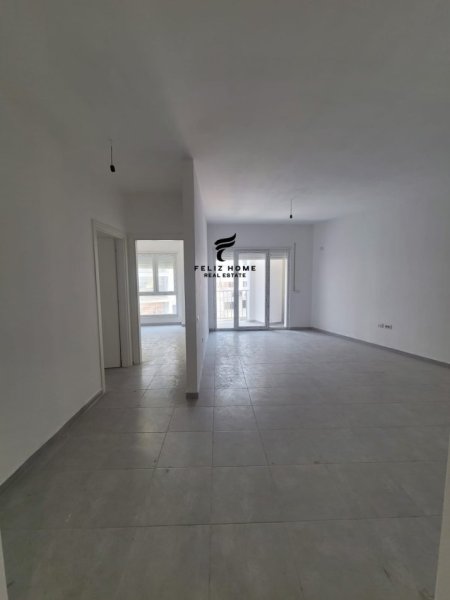 Tirane, jepet me qera zyre Kati 2, 95 m² 600 € (RRUGA E BARRIKADAVE)