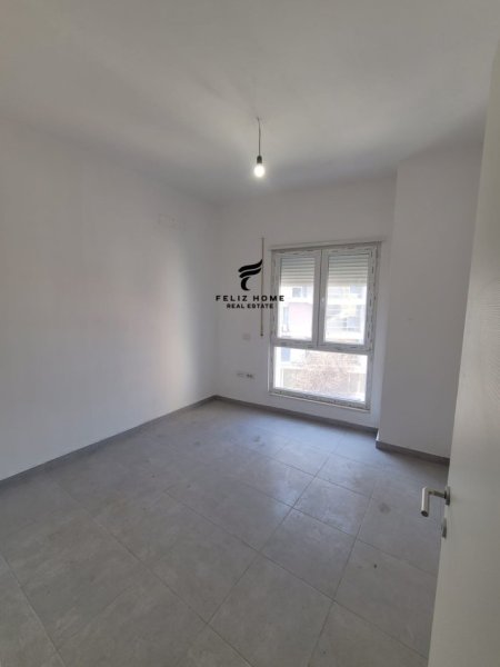 Tirane, jepet me qera zyre Kati 2, 95 m² 600 € (RRUGA E BARRIKADAVE)