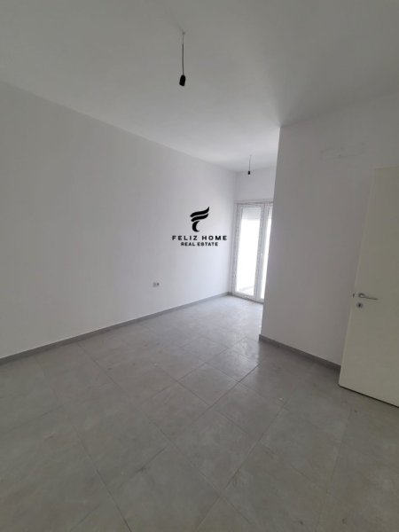 Tirane, jepet me qera zyre Kati 2, 95 m² 600 € (RRUGA E BARRIKADAVE)