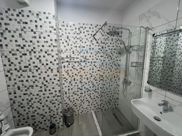 Tirane, jepet me qera apartament 2+1 Kati 3, 99 m² 600 € (KODRA E DIELLIT)