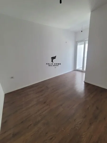 Tirane, shitet apartament 2+1+Ballkon Kati 1, 94 m² 223.000 € (RRUGA BARRIKADAVE)