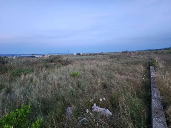 Kavaje, shitet truall ne bregdet , 1.500 m² 35.000 € (Karpen,Kavaje)