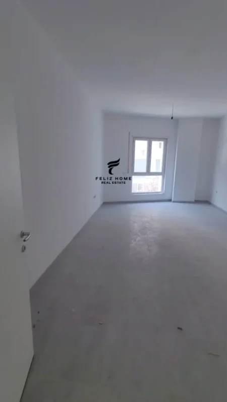 Tirane, shitet apartament 2+1+Ballkon Kati 1, 91 m² 215.000 € (RRUGA E BARRIKADAVE)