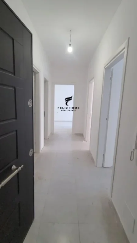 Tirane, shitet apartament 2+1+Ballkon Kati 1, 91 m² 215.000 € (RRUGA E BARRIKADAVE)