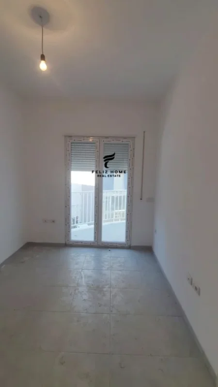 Tirane, shitet apartament 2+1+Ballkon Kati 1, 91 m² 215.000 € (RRUGA E BARRIKADAVE)