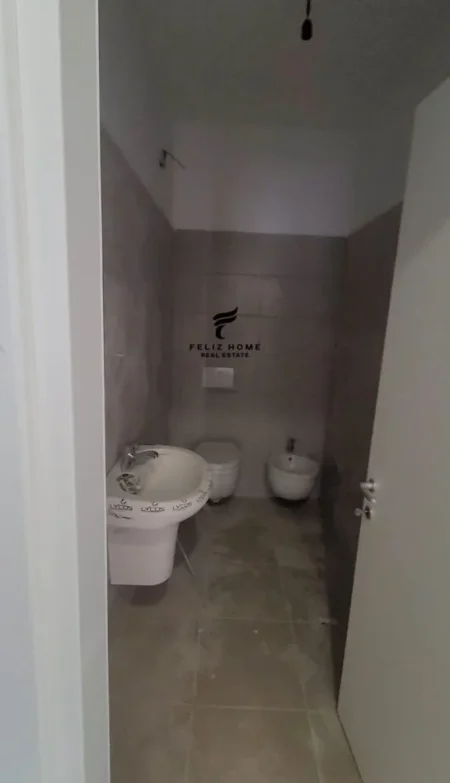 Tirane, shitet apartament 2+1+Ballkon Kati 1, 91 m² 215.000 € (RRUGA E BARRIKADAVE)