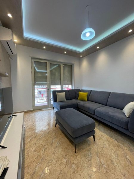 Tirane, jepet me qera apartament 2+1+Ballkon Kati 5, 100 m² 800 € (RRUGA DON BOSKO)