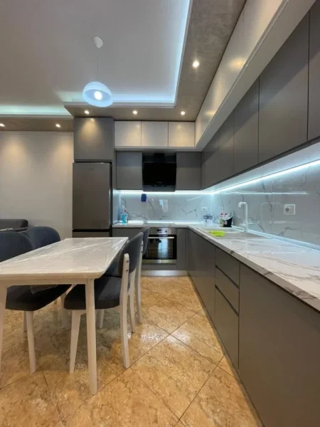 Tirane, jepet me qera apartament 2+1+Ballkon Kati 5, 100 m² 800 € (RRUGA DON BOSKO)