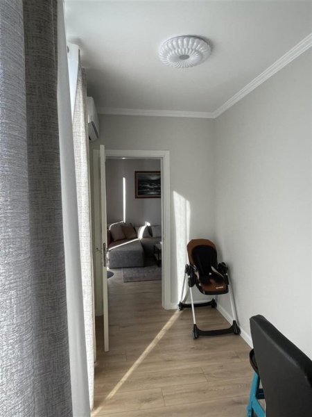 Tirane, jepet me qera apartament 2+1 Kati 3, 75 m² 450 € (Yzberisht)