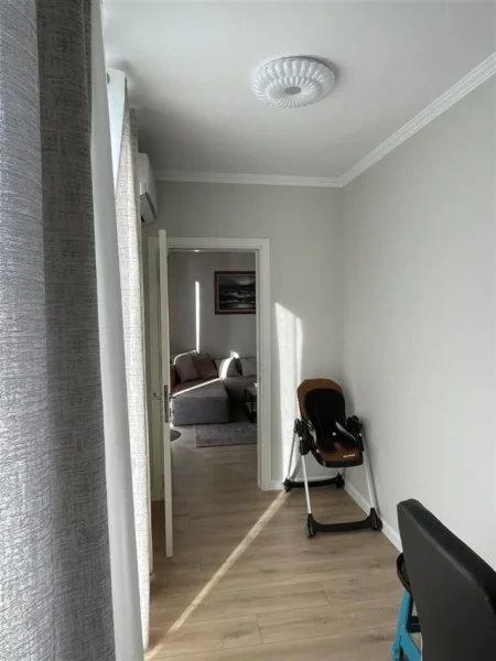 Tirane, jepet me qera apartament 2+1 Kati 3, 75 m² 450 € (Yzberisht)