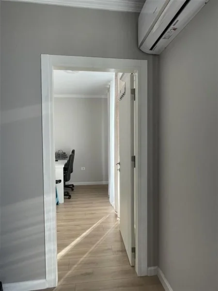 Tirane, jepet me qera apartament 2+1 Kati 3, 75 m² 450 € (Yzberisht)