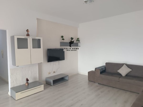 Tirane, jepet me qera apartament 3+1+Ballkon Kati 6, 175 m² 500 € (CASA ITALIA)