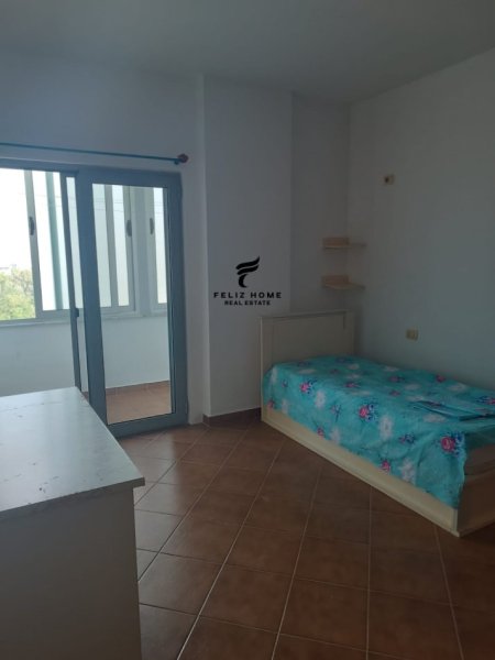 Tirane, jepet me qera apartament 3+1+Ballkon Kati 6, 175 m² 500 € (CASA ITALIA)