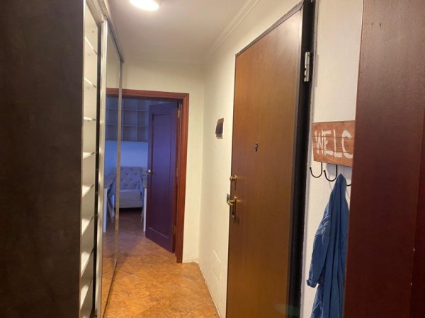 Tirane, jepet me qera apartament 1+1 Kati 1, 50 m² 700 € (Sheshi Willson)
