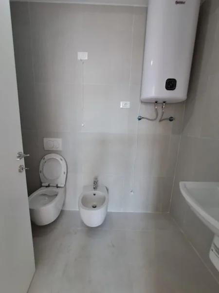 Tirane, jepet me qera apartament 2+1+Ballkon , 134 m² 1.100 € (LAKE VIEW RESIDENCE, LIQENI I TIRANES)
