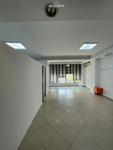 Tirane, jepet me qera zyre Kati 2, 60 m² 600 € (Rrugen E Kavajes)