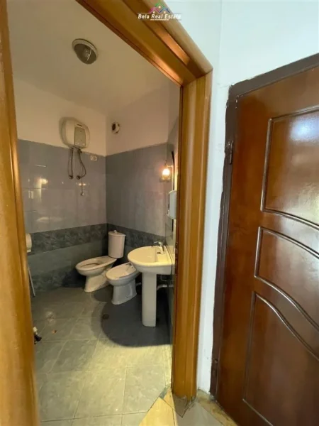 Tirane, jepet me qera zyre Kati 2, 60 m² 600 € (Rrugen E Kavajes)