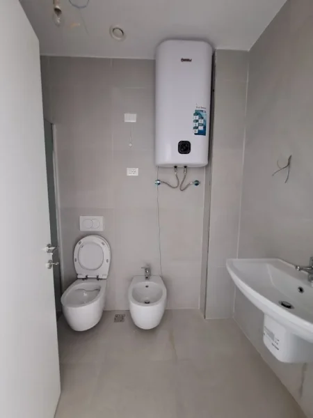 Tirane, jepet me qera apartament 2+1+Ballkon , 128 m² 1.000 € (LAKE VIEW RESIDENCE, RRUGA KOSOVAREVE)