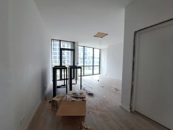 Tirane, jepet me qera zyre Kati 1, 53 m² 1.000 € (LAKE VIEW RESIDENCE, RRUGA KOSOVAREVE)