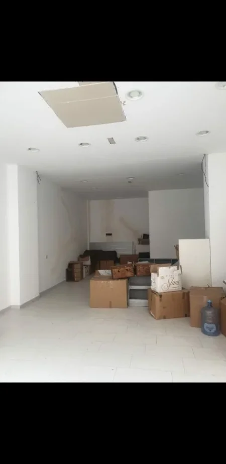 Tirane, shitet dyqan Kati 0, 63 m² (Gjergj Elez Alia)