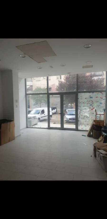 Tirane, shitet dyqan Kati 0, 63 m² (Gjergj Elez Alia)
