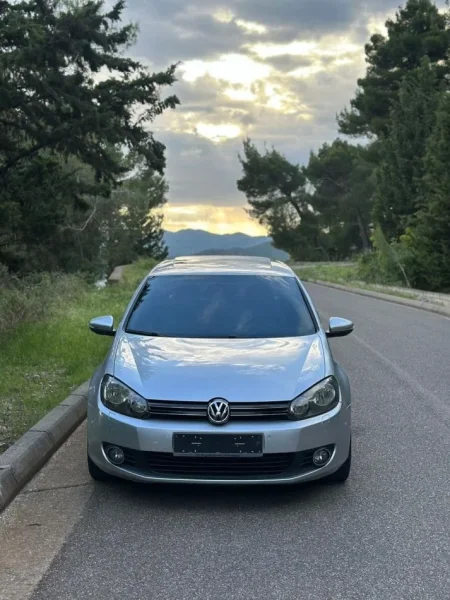 Elbasan, shes makine GOLF 6 2011 Nafte, gri e erret automatik 153.000 km