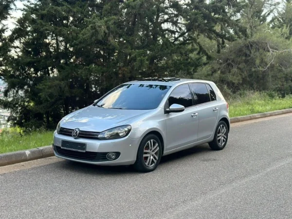 Elbasan, shes makine GOLF 6 2011 Nafte, gri e erret automatik 153.000 km