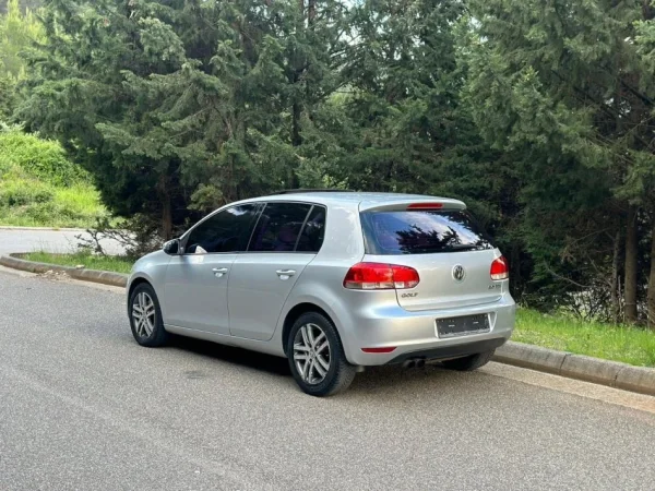 Elbasan, shes makine GOLF 6 2011 Nafte, gri e erret automatik 153.000 km