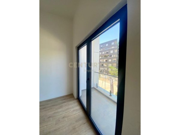 Tirane, jepet me qera apartament 2+1 Kati 1, 113 m² (Rruga e dibres)